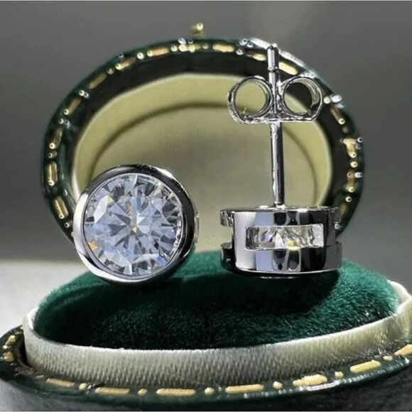 Certified 2CT VVS1 Moissanite Diamond Luxury Stud Earrings - Picture 5 of 14